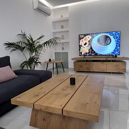 Modern Apartment Close To Airport With Gym And Bbq Heraklion  Bagian luar foto