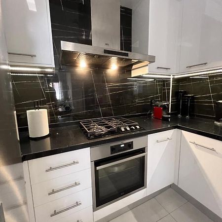 Modern Apartment Close To Airport With Gym And Bbq Heraklion  Bagian luar foto
