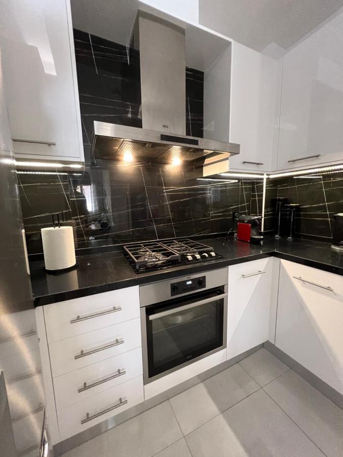 Modern Apartment Close To Airport With Gym And Bbq Heraklion  Bagian luar foto